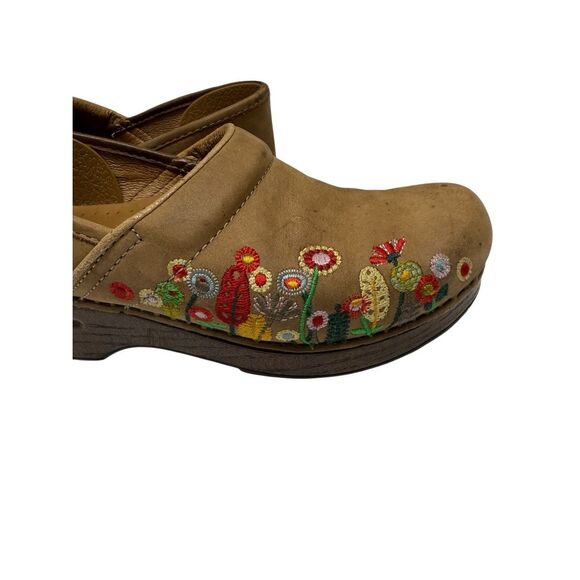 Dansko European Women's Tan Brown Earth-Toned Floral Embroidered Clogs Size 38 - Picture 3 of 14